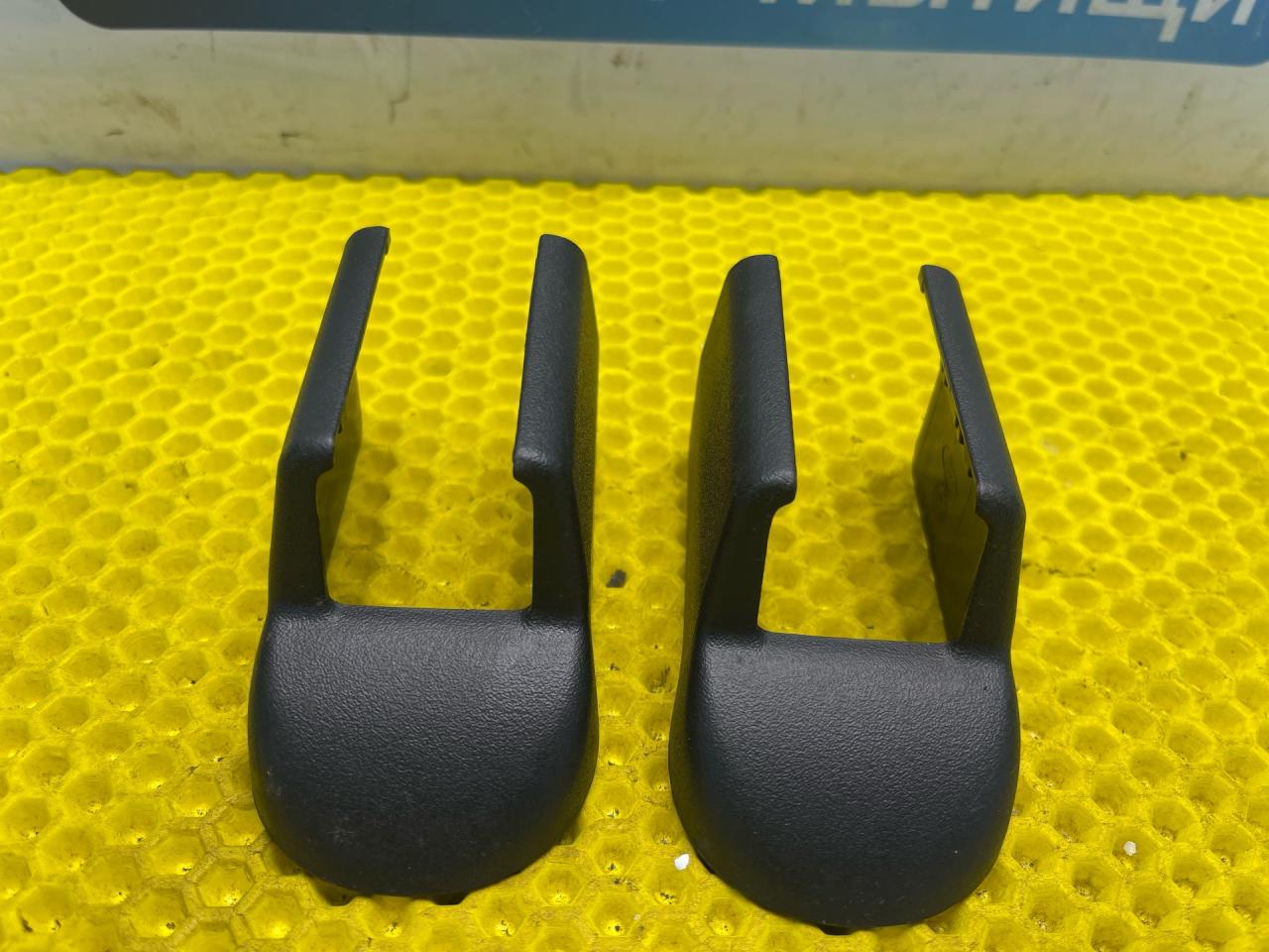 Пластик салазок сидений Ford Focus 1 поколение 2001, 2.0 л., EDDB, бензин, АКПП, седан, 98AB-A618K88-0DW - фото №1