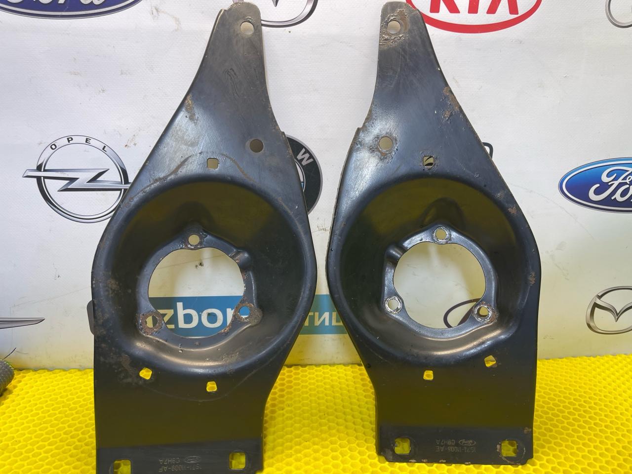 опора амортизатора верхняя (чашка) Ford Mondeo 3 поколение 2003, 2.0 л., бензин, МКПП, универсал, 1S71-11009-AF - фото №1