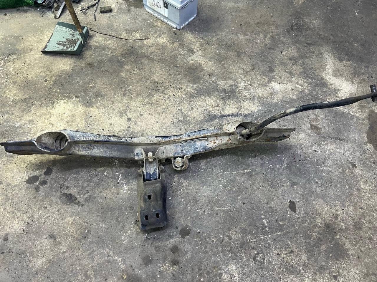 балка подвески передняя (подрамник) Honda Odyssey 1 поколение RA4 1999, 2.3 л., F23A, бензин, АКПП, синий, полный привод, правый руль - фото №1