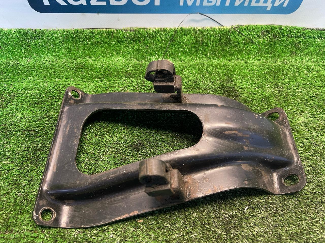 Кронштейн (крепление) выпускного коллектора Mitsubishi Lancer 9 поколение 2004, 1.6 л., 4G18, бензин, АКПП, пурпурный, седан, передний привод - фото №1