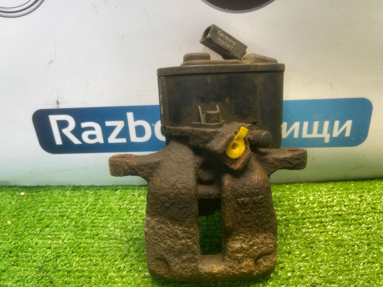 суппорт задний правый Volkswagen Passat B7 (2011 - 2015) - фото №1