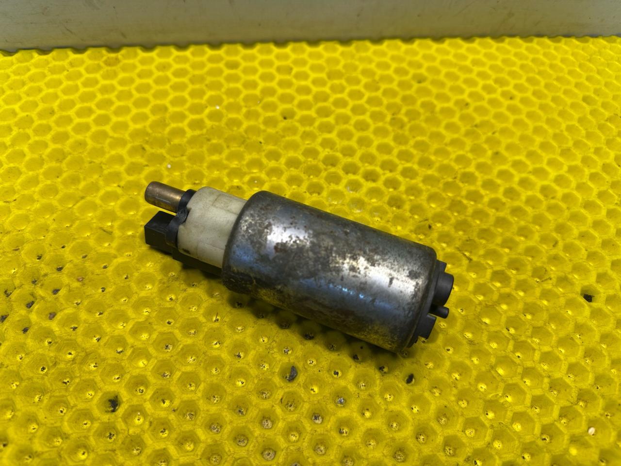 насос топливный Ford Focus 1 поколение 2001, 2.0 л., EDDB, бензин, АКПП, седан - фото №1