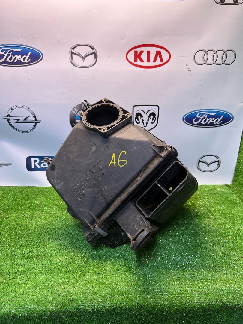 корпус воздушного фильтра Audi A6 4B/C5 4B5 2000, 2.4 л., ALF, бензин, АКПП, седан - фото №1