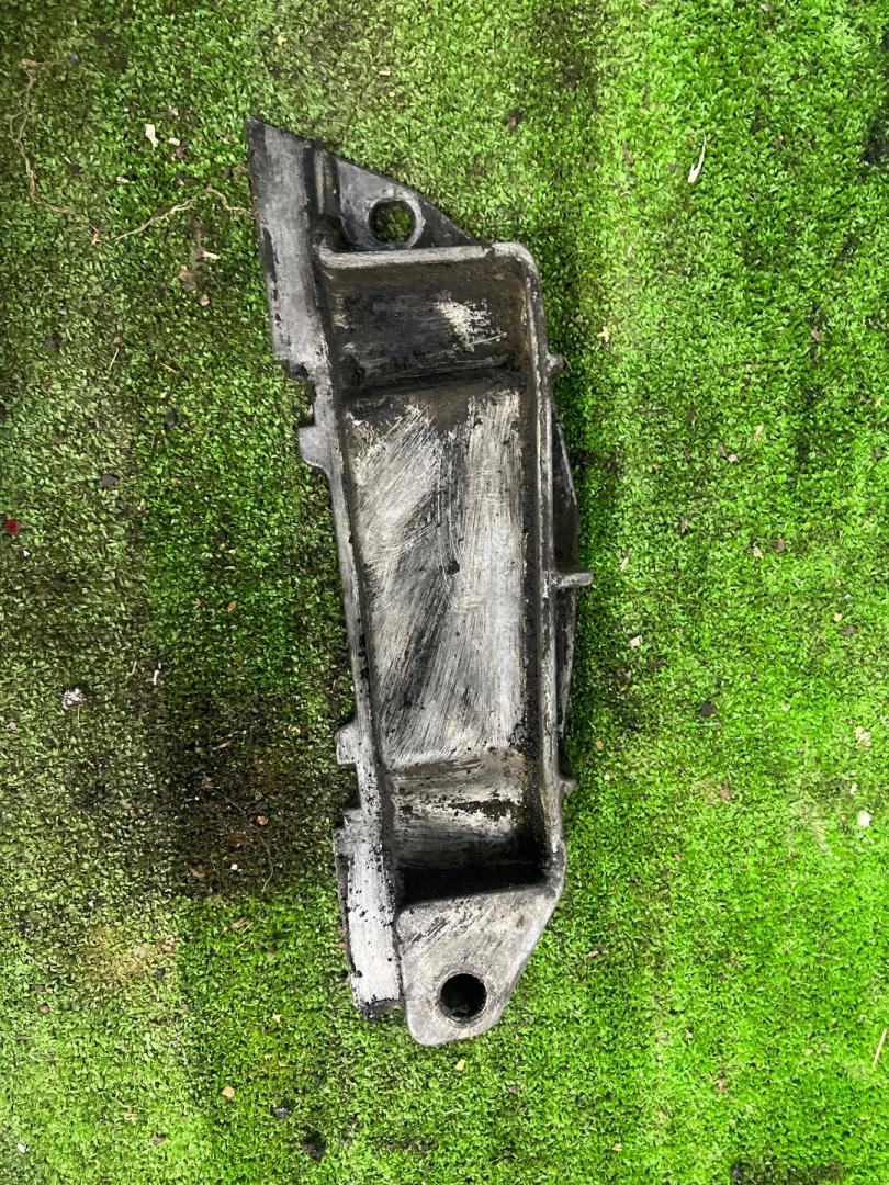 кронштейн КПП Chrysler Sebring 1 поколение FJ 1998, 2.4 л., EDZ, бензин, АКПП, седан, 04792251AB - фото №1