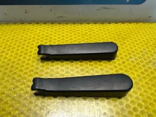 заглушка дворника Ford Focus 1 поколение [рестайлинг] 2004, 1.8 л., EYDC, бензин, МКПП, седан