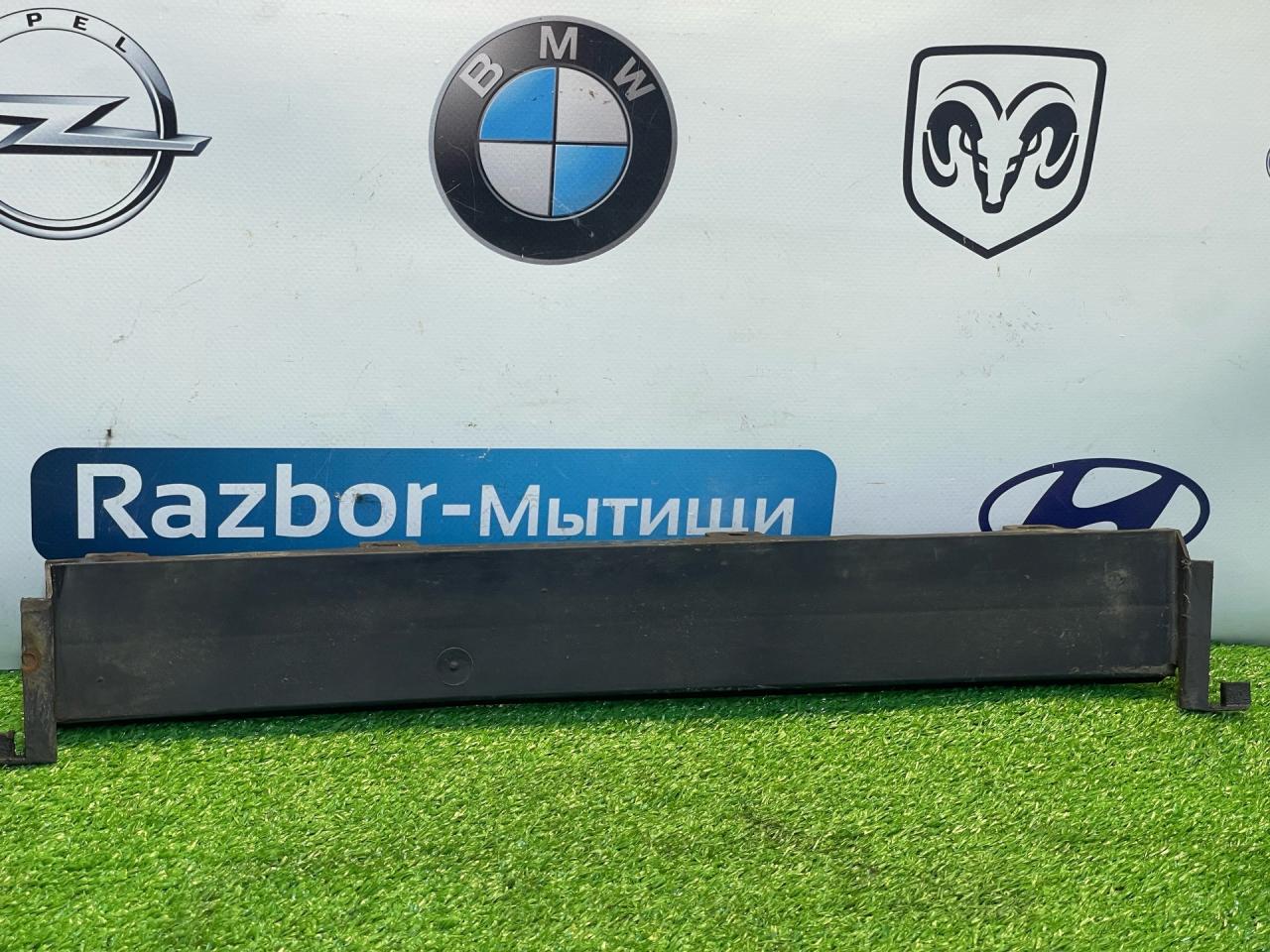 щиток защиты (треугольник) BMW 5 серия E34 1991, 2.0 л., M50 B20, бензин, МКПП, седан, задний привод, 1711.1719330 - фото №1