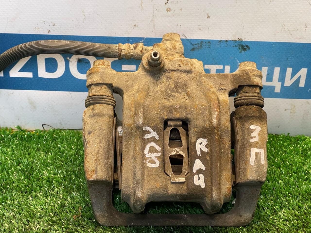 суппорт задний правый Honda Odyssey 1 поколение RA4 1999, 2.3 л., F23A, бензин, АКПП, синий, полный привод, правый руль - фото №1