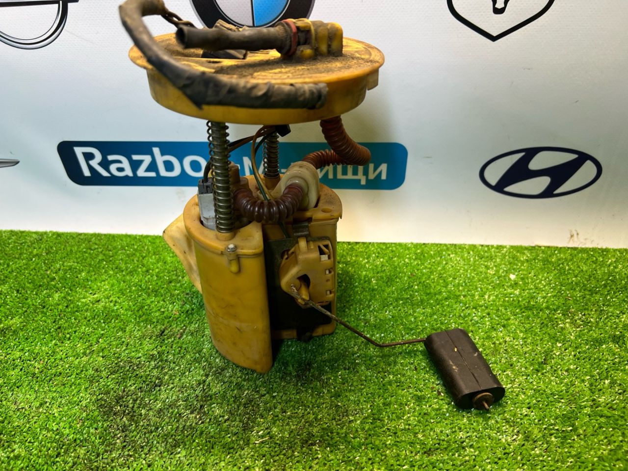 насос топливный Ford Focus 1 поколение CAK 2001, 2.0 л., AODB, бензин, АКПП, седан, F7LU9B238 - фото №1