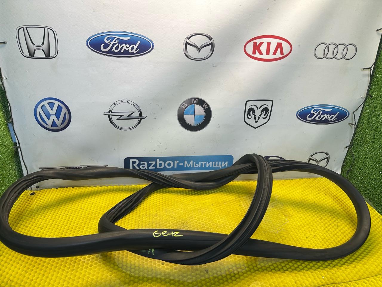 уплотнитель двери Hyundai Getz 1 поколение 2005, 1.3 л., G4EA, бензин, МКПП, красный, передний привод - фото №1