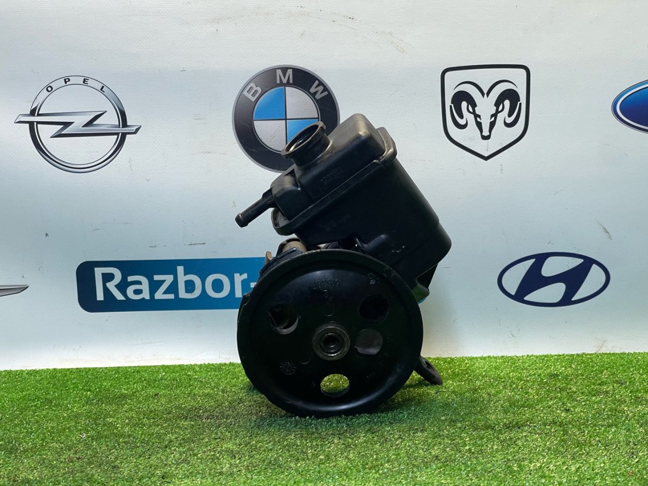 насос гидроусилителя руля Dodge Neon 2 поколение 2001, 2.0 л., ECB, бензин, АКПП, седан - фото №1