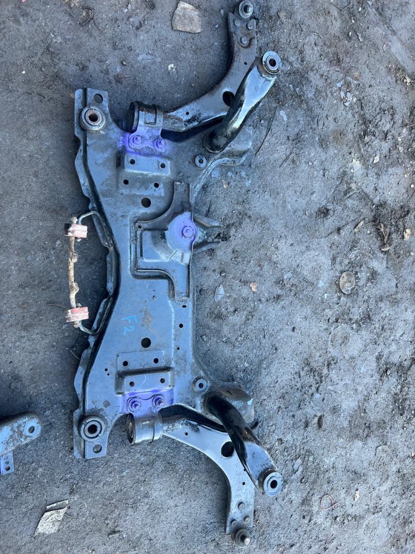 балка подвески передняя (подрамник) Ford Focus 2 поколение BK 2006, 1.4 л., ASDB, бензин, желтый, купе, передний привод - фото №1