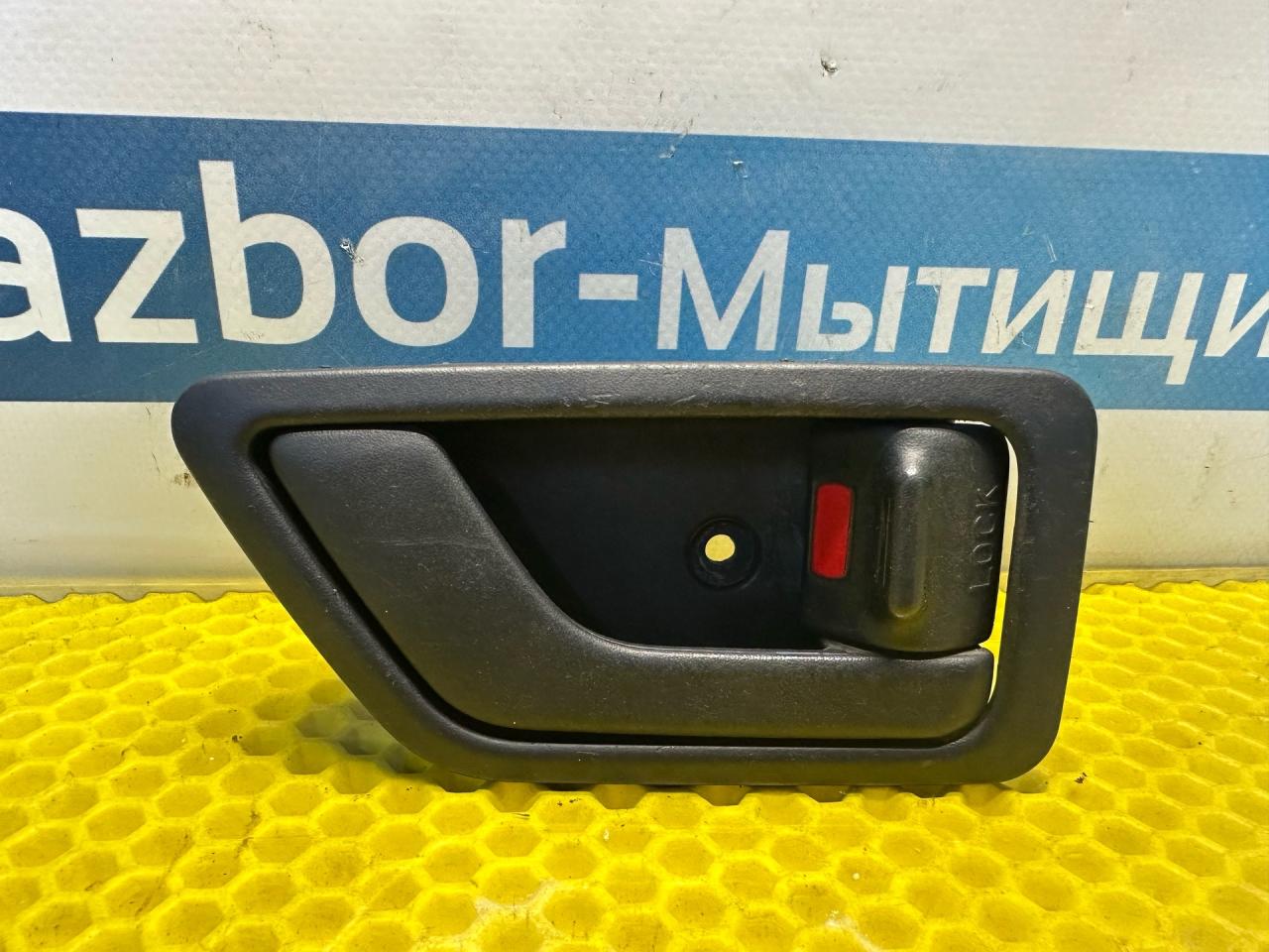 ручка внутренняя задняя левая Hyundai Getz 1 поколение 2005, 1.3 л., G4EA, бензин, МКПП, красный, передний привод, 82621-TB010 - фото №1