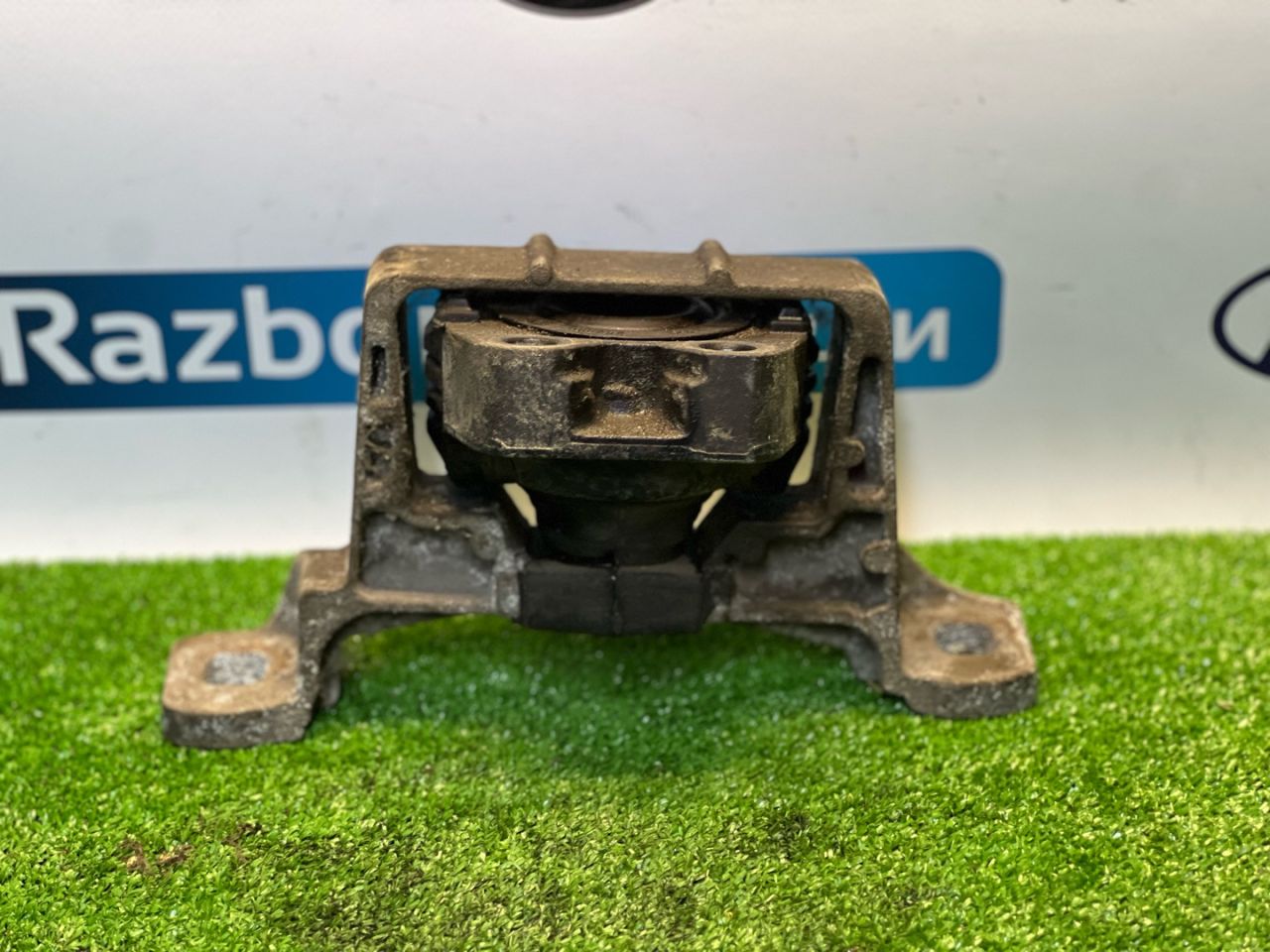 подушка крепления двигателя Ford Focus 2 поколение BK 2006, 1.4 л., ASDB, бензин, желтый, купе, передний привод - фото №1