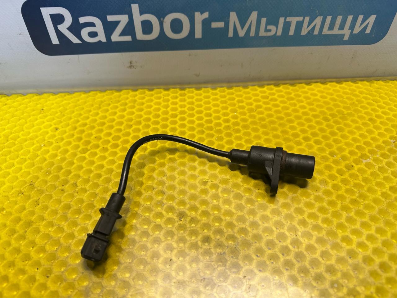 датчик коленвала Hyundai Getz 1 поколение 2005, 1.3 л., G4EA, бензин, МКПП, красный, передний привод, 39180-22600 - фото №1