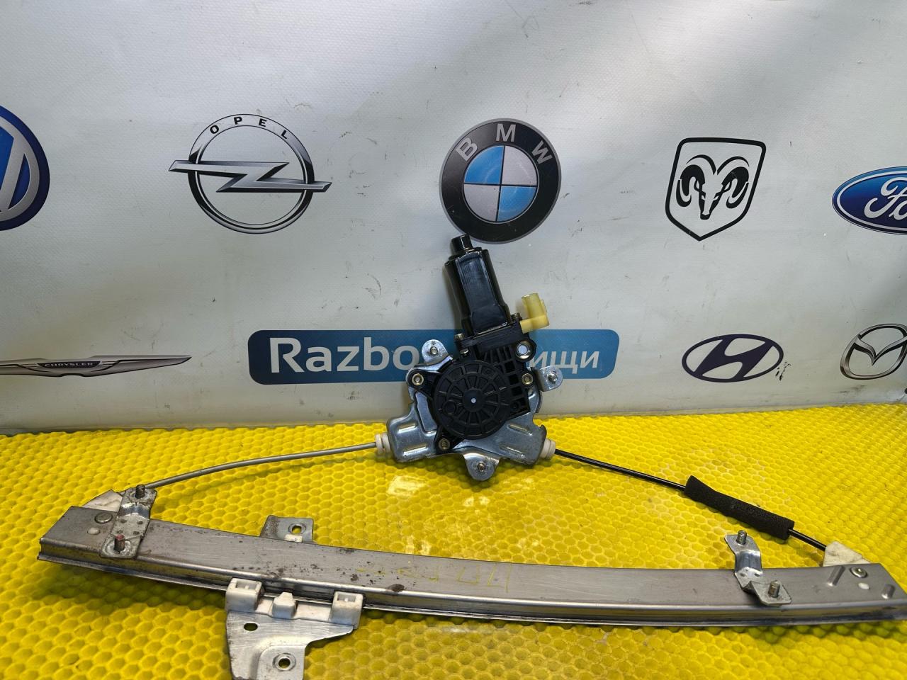 стеклоподъемник передний правый Hyundai Getz 1 поколение 2005, 1.3 л., G4EA, бензин, МКПП, красный, передний привод, 824021C000 - фото №1