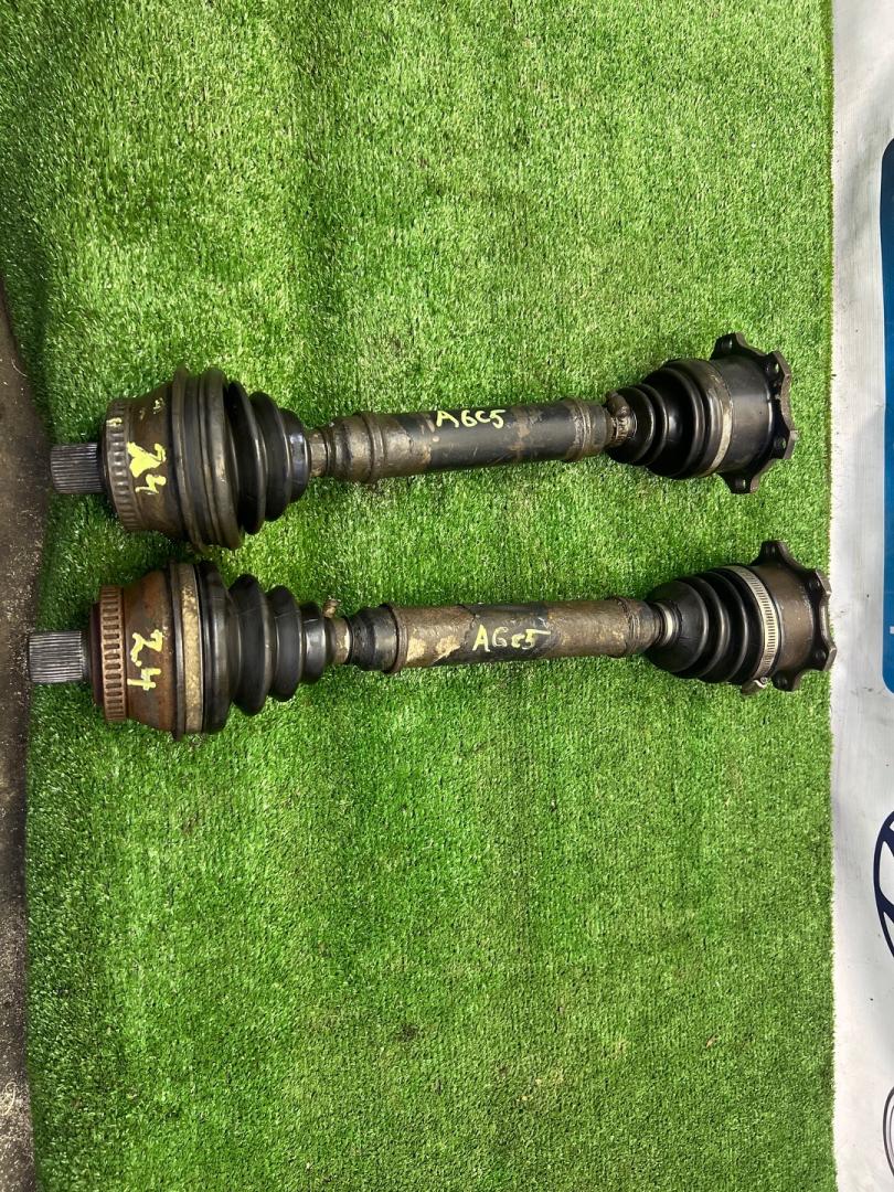 полуось (приводной вал, ШРУС) Audi A6 4B/C5 1999, 2.4 л., ALF, бензин, АКПП, седан, A6C5 - фото №1