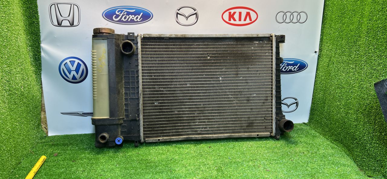 радиатор (основной) BMW 5 серия E34 1991, 2.0 л., M50 B20, бензин, МКПП, седан, задний привод, 242503 - фото №1