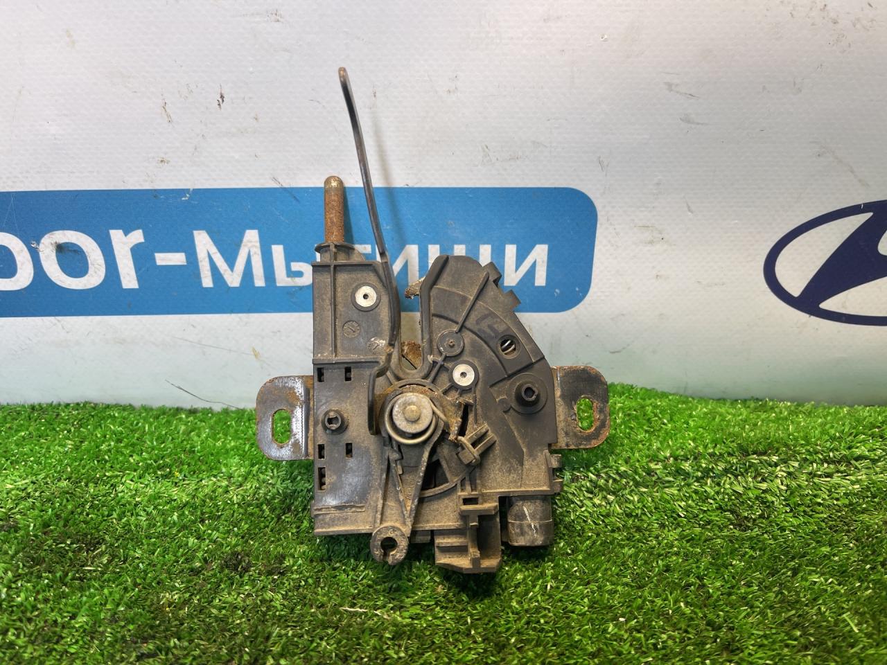 замок капота Ford Focus 1 поколение CAK 2001, 2.0 л., AODB, бензин, АКПП, седан - фото №1