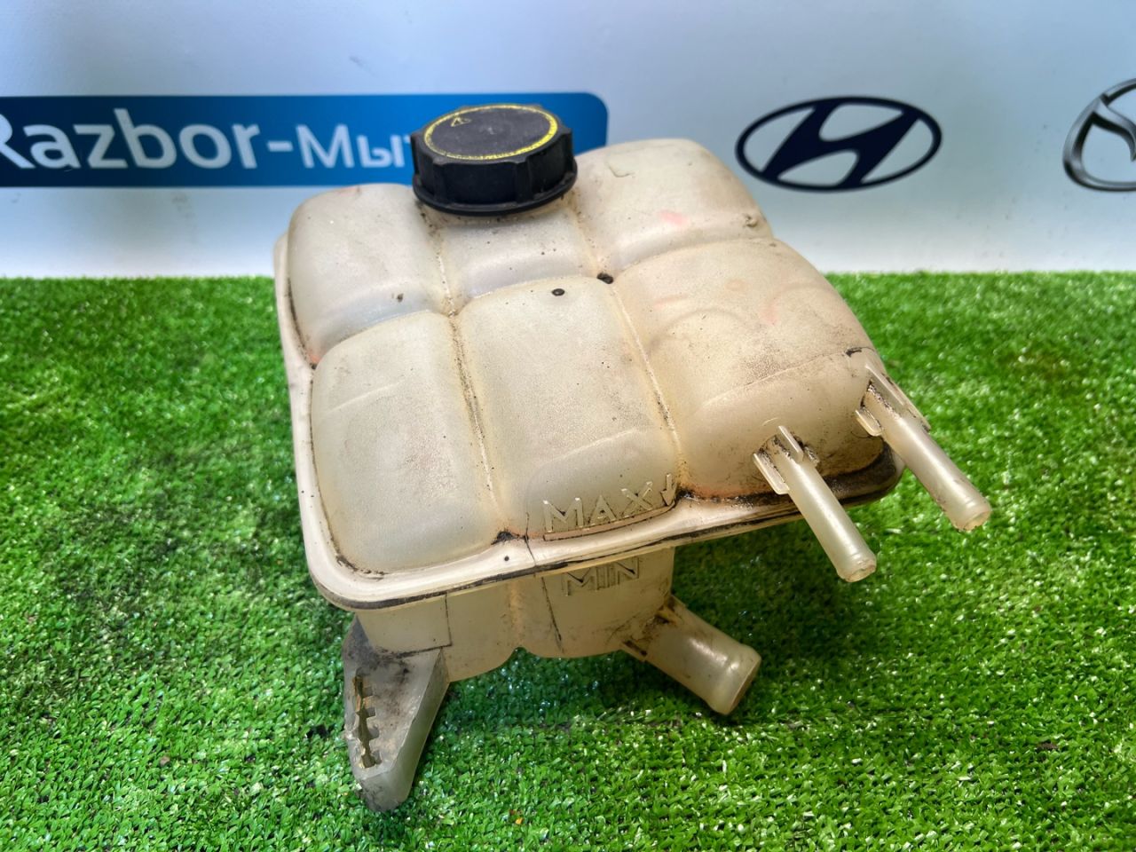 бачок расширительный Ford Focus 2 поколение BK 2006, 1.4 л., ASDB, бензин, желтый, купе, передний привод, 3M5H8K218 - фото №1