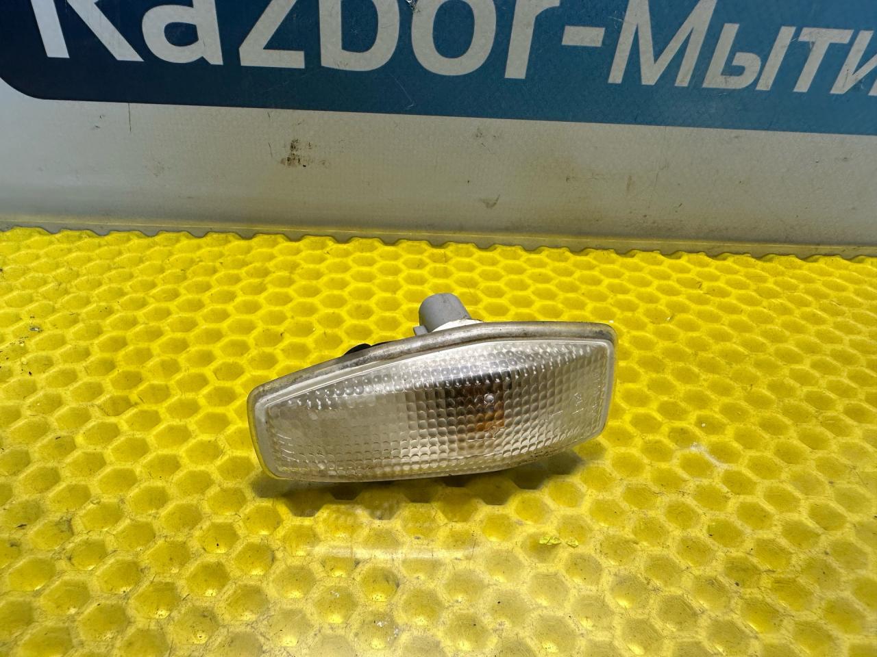 поворотник правый Hyundai Getz 1 поколение 2005, 1.3 л., G4EA, бензин, МКПП, красный, передний привод - фото №1