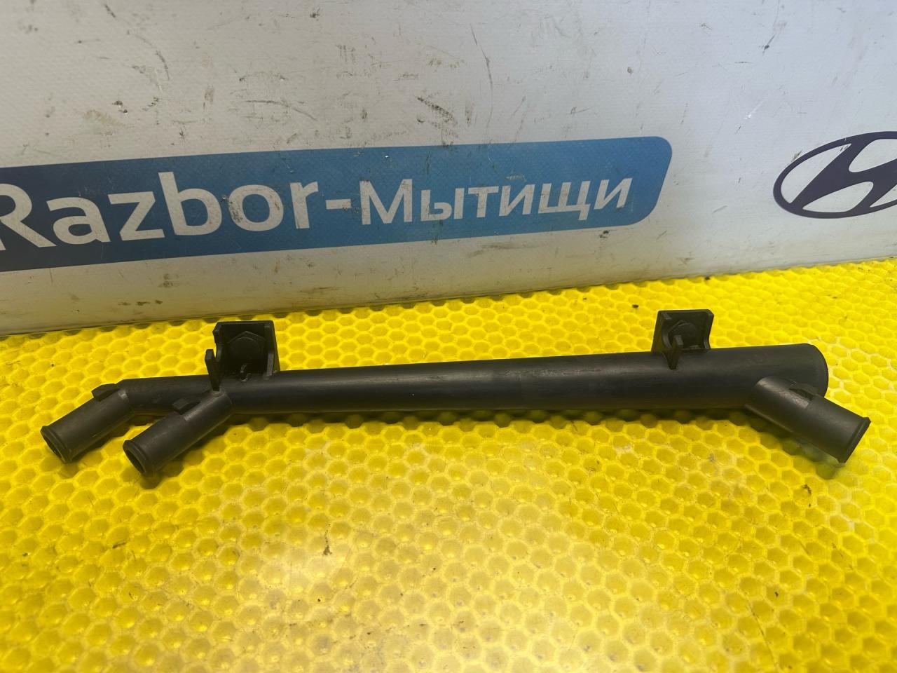 фланец (тройник) системы охлаждения Ford Focus 1 поколение (1998 - 2001), 1.8 л., бензин - фото №1