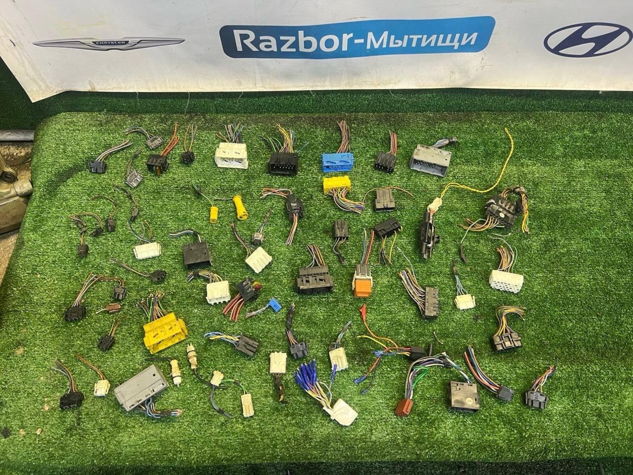 разъем (фишка) проводки BMW 5 серия E34 1990, 2.0 л., M50 B20 TU, бензин, МКПП, седан - фото №1