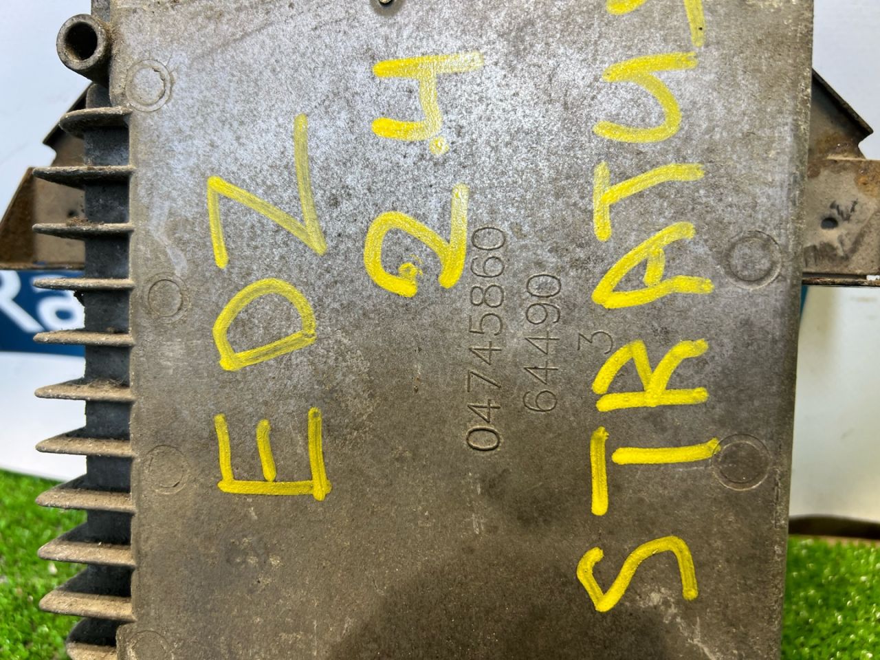 блок управления двигателем Chrysler Sebring 1 поколение FJ 1998, 2.4 л., EDZ, бензин, АКПП, седан, 04606410, EDB, EDZ - фото №1