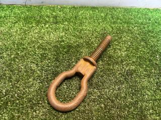 крюк буксировочный Ford Focus 1 поколение 2001, 2.0 л., EDDB, бензин, АКПП, седан