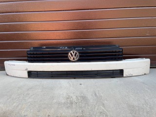 решетка радиатора Volkswagen Transporter T4 2000, 1.9 л., дизель, МКПП, микроавтобус, 701853653E