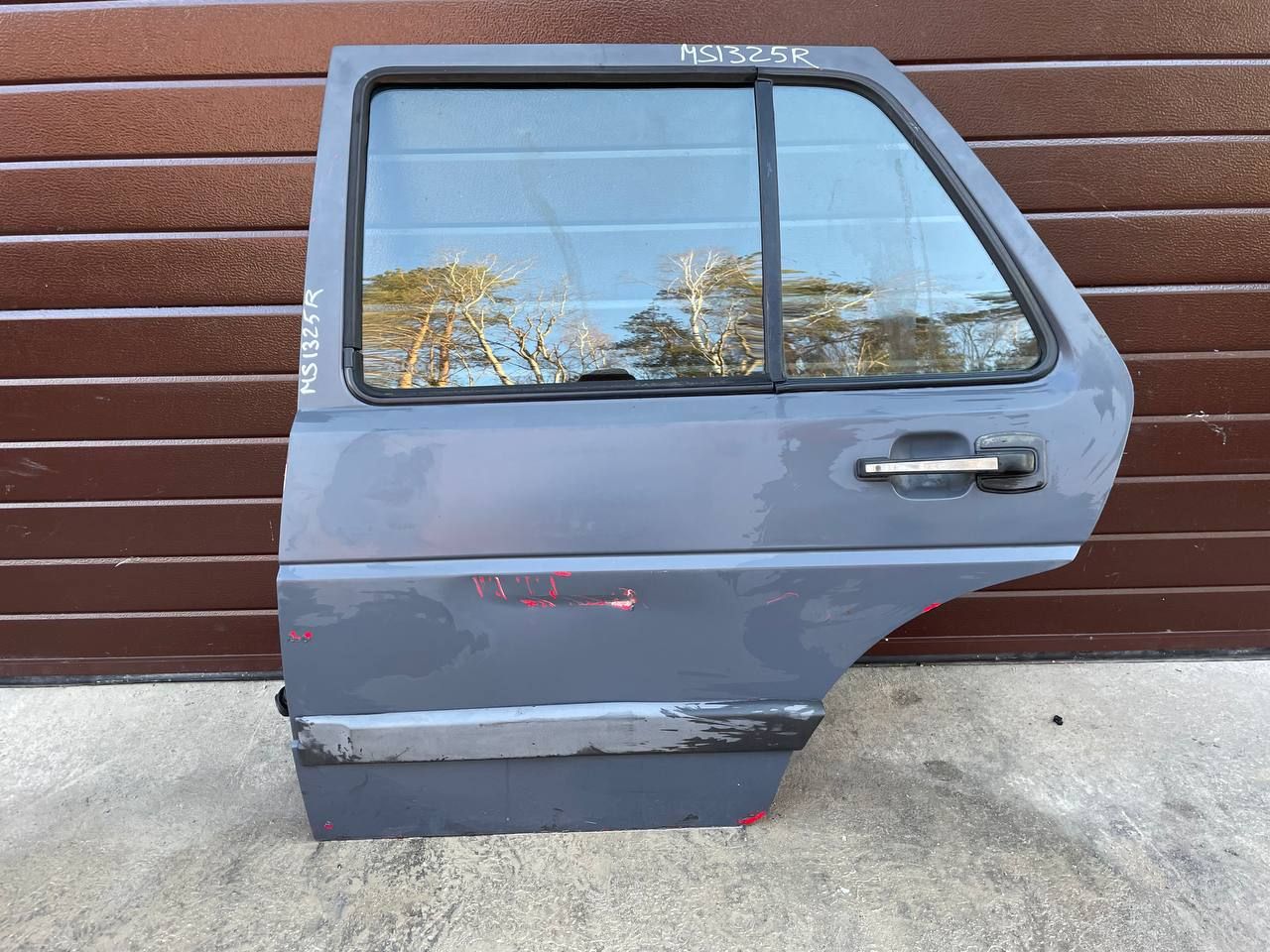 дверь задняя левая Volkswagen Golf 2 поколение 1990, 1.6 л., бензин, МКПП, хетчбэк 5 дв. - фото №1