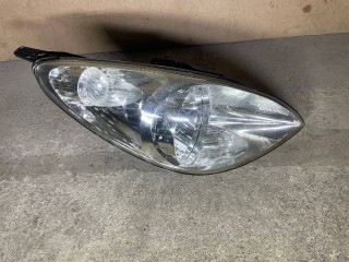 фара правая Hyundai i20 1 поколение 2010, 1.2 л., бензин, МКПП, 921021J0XX