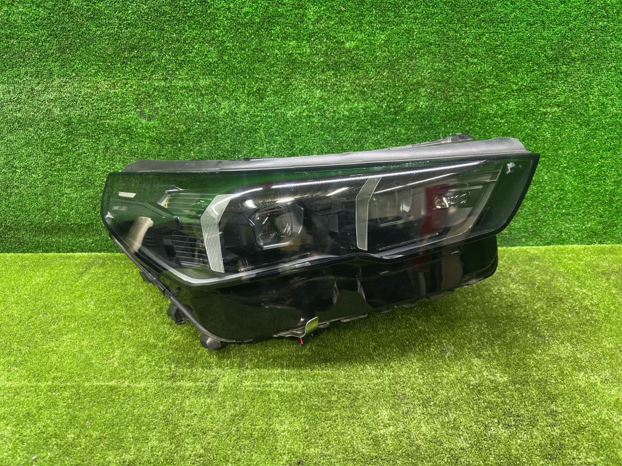 фара правая BMW 5 серия G60/G61 2025, 2.0 л., бензин, a90, седан, задний привод, правый руль, 5A798E4, 5A798E4 - фото №1