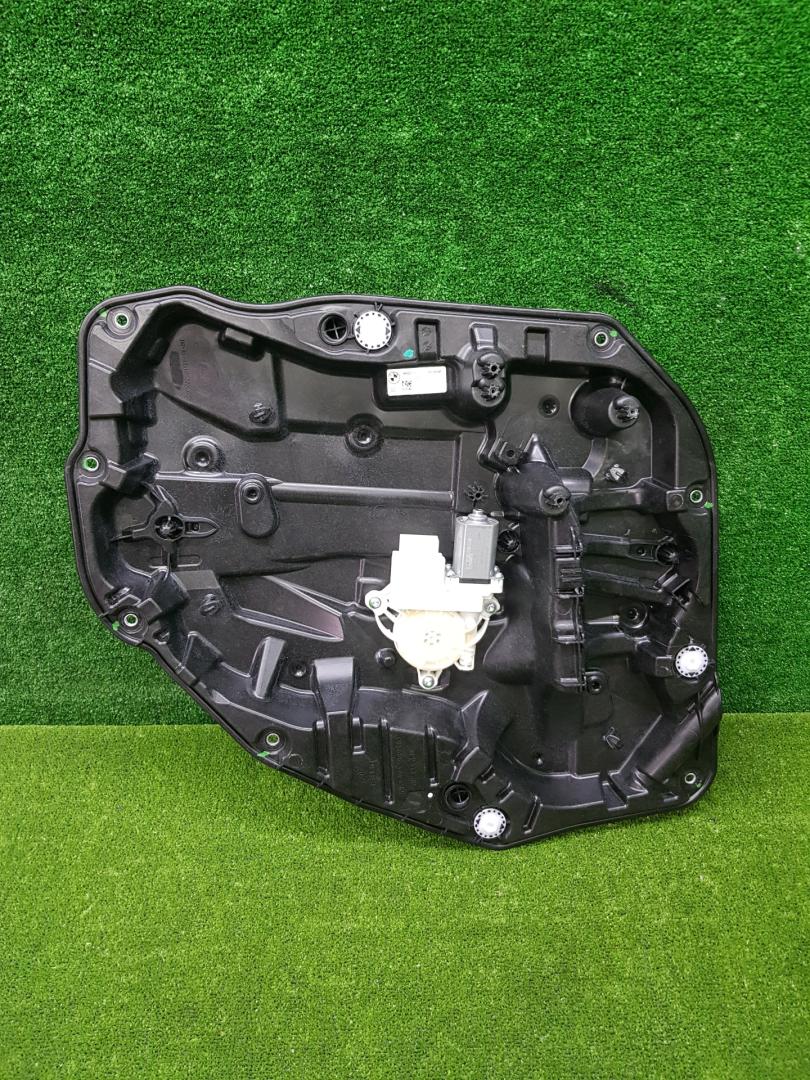 стеклоподъемник задний правый BMW X7 G07 2021, 4.4 л., N63B44D, бензин, 416 carbon-schwarz, внедорожник 5 дв., полный привод, 9450786, 9450786 - фото №1