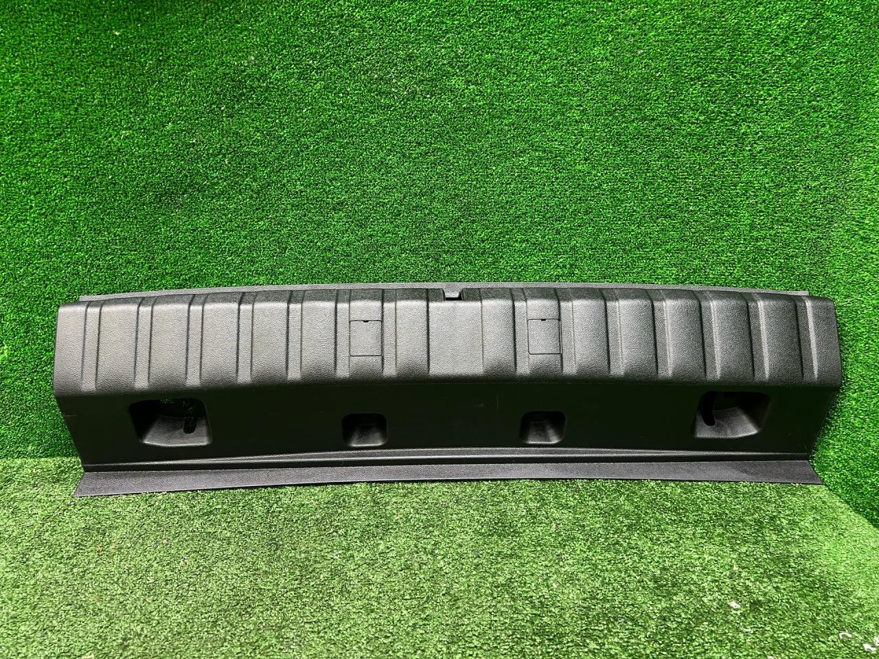 накладка внутренняя на заднюю панель кузова BMW 4 серия G22/G23 G22 2022, 2.0 л., B47 D20 B, дизель, АКПП, arctic race blue metallic (c4f), купе, полный привод, 7489831, 7489831 - фото №1