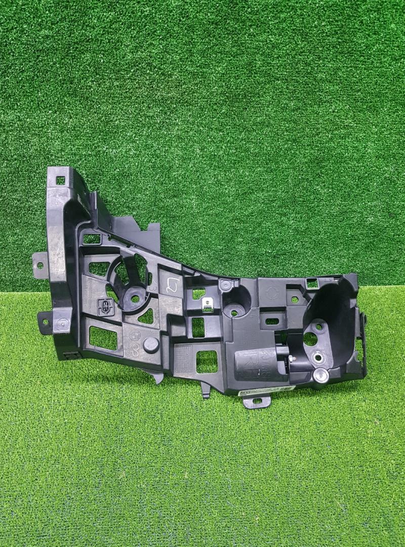 Крепление бампера заднего BMW X7 G07 2021, 4.4 л., N63B44D, бензин, 416 carbon-schwarz, внедорожник 5 дв., полный привод, 8069902, 51128069902 - фото №1