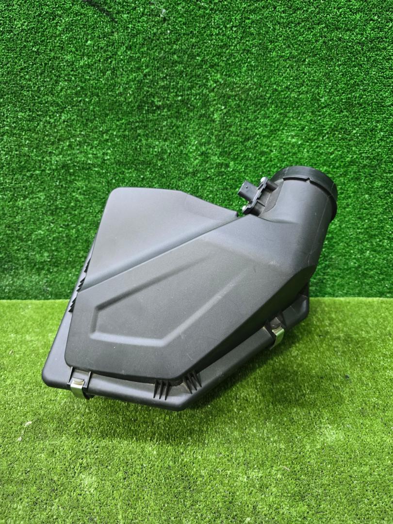 корпус воздушного фильтра BMW 4 серия G22/G23 G22 2022, 2.0 л., B47 D20 B, дизель, АКПП, arctic race blue metallic (c4f), купе, полный привод, 8583496, 8580427, 8583496, 13718580427 - фото №1