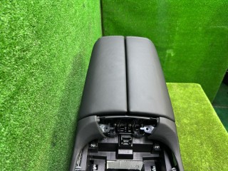 консоль салона BMW X5 G05 [рестайлинг] G05 2023, 3.0 л., B57 D30 B, дизель, АКПП, mineralweiß metallic (a96), внедорожник 5 дв., полный привод