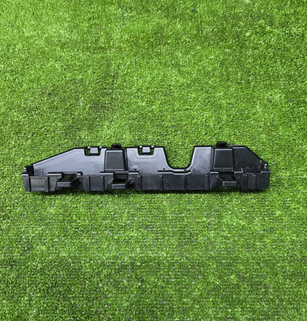 Кронштейн крепления порога BMW 4 серия G22/G23 G22 2022, 2.0 л., B47 D20 B, дизель, АКПП, arctic race blue metallic (c4f), купе, полный привод, 7490684, 51777490684 - фото №1