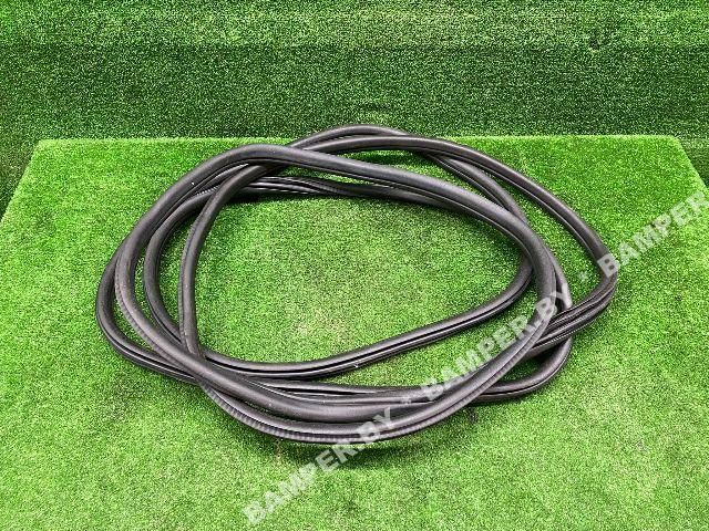 уплотнитель двери BMW X3 G01 2019, 51727468930, 7393449 - фото №1