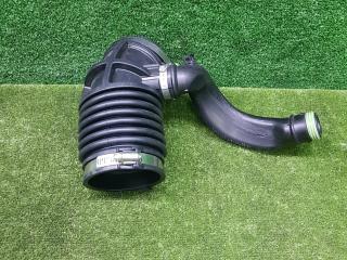 патрубок воздушного фильтра BMW X5 G05 [рестайлинг] G05 2023, 3.0 л., B57 D30 B, дизель, АКПП, mineralweiß metallic (a96), внедорожник 5 дв., полный привод, 7925757, 13717925757