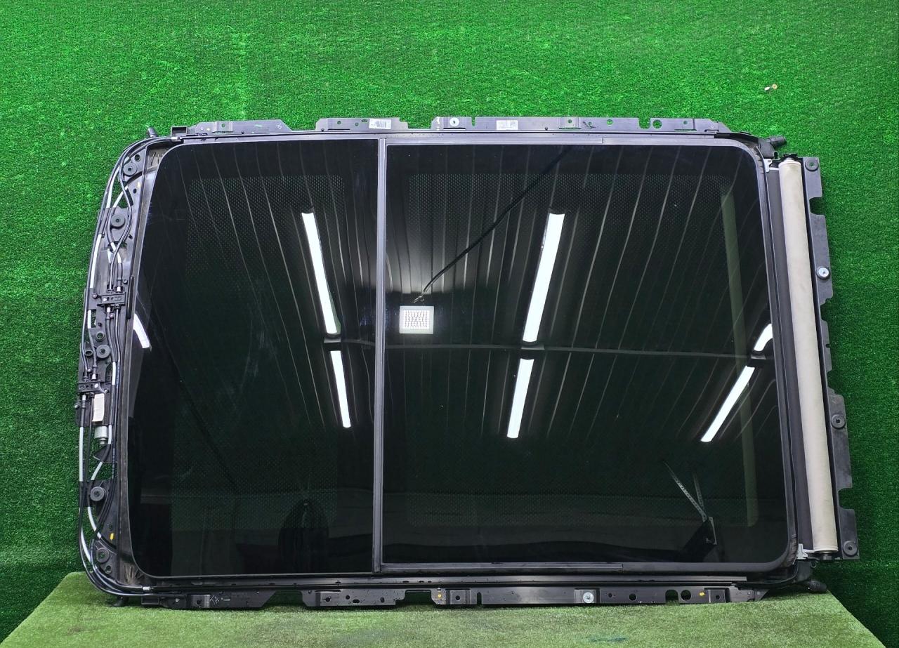 люк BMW X7 G07 2021, 4.4 л., N63B44D, бензин, 416 carbon-schwarz, внедорожник 5 дв., полный привод, 7994679, 9466709 - фото №1