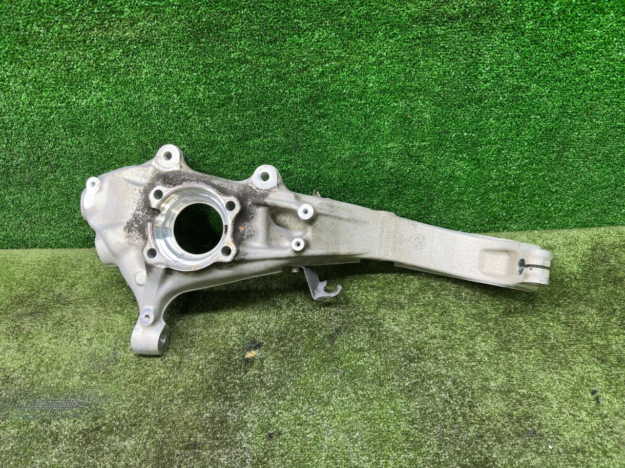 кулак поворотный правый BMW X7 G07 2021, 4.4 л., N63B44D, бензин, 416 carbon-schwarz, внедорожник 5 дв., полный привод, 6876656, 31216876656 - фото №1