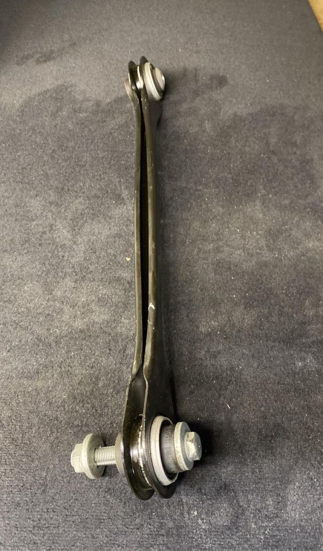 рычаг задний правый BMW 2023, 2.0 л., бензин, 416, 6871016 - фото №1