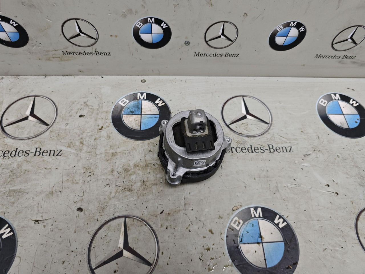 подушка крепления двигателя BMW 2023, 2.0 л., бензин, a300, 6860496 - фото №1