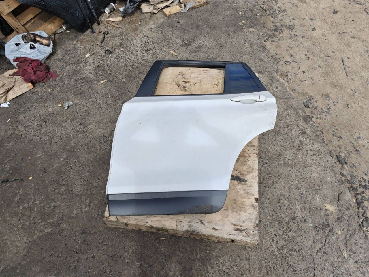 дверь задняя левая BMW X3 F25 2011, 3.0 л., N52 B30, бензин - фото №1