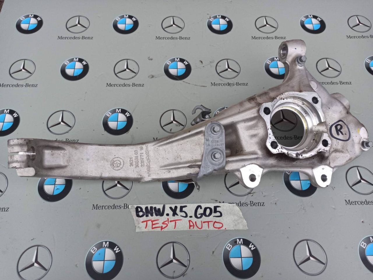 кулак поворотный правый BMW 2024, бензин, 6876656 - фото №1