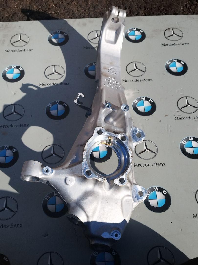 кулак поворотный левый BMW 2023, 4.4 л., бензин, a96, полный привод, правый руль, 6876655 - фото №1
