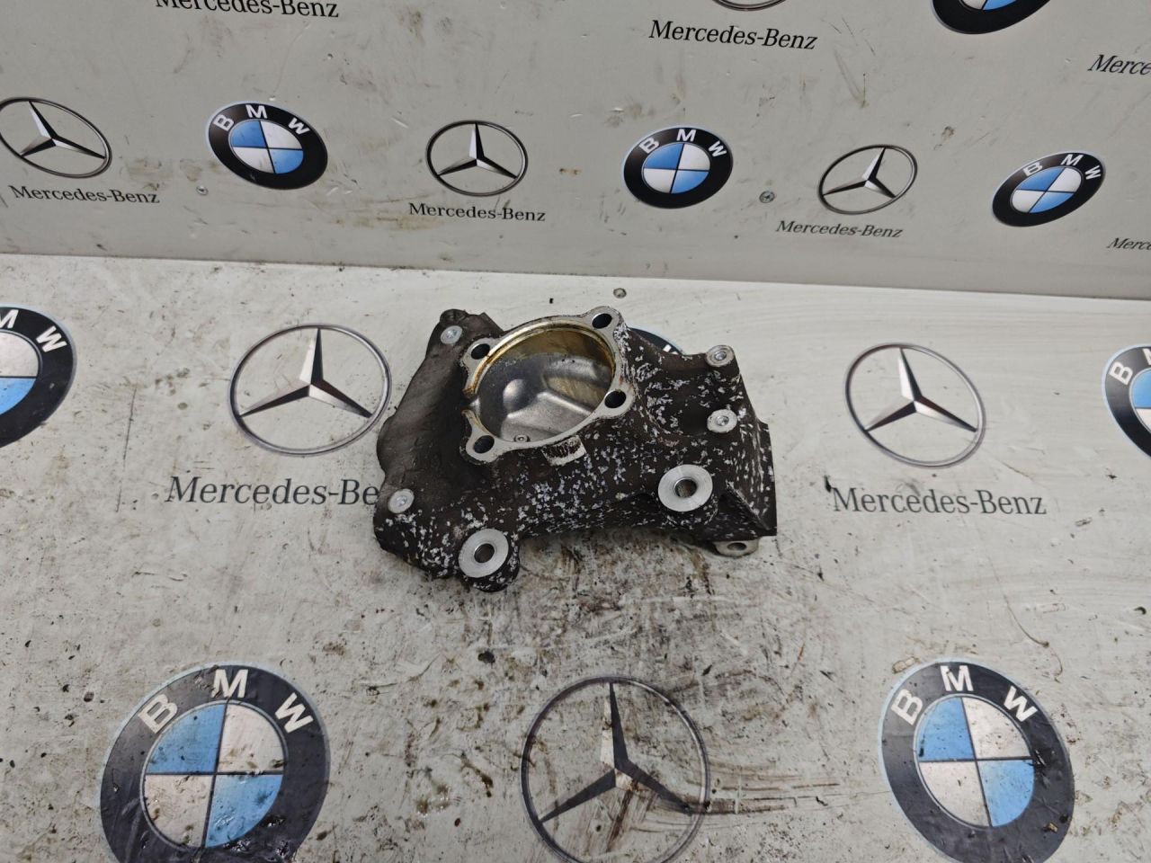 кулак поворотный левый BMW 4 серия F32/F33 2014, 2.0 л., бензин, 6799097 - фото №1