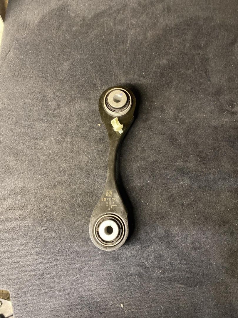 рычаг задний левый BMW 2023, 2.0 л., бензин, 416, 6871005 - фото №1