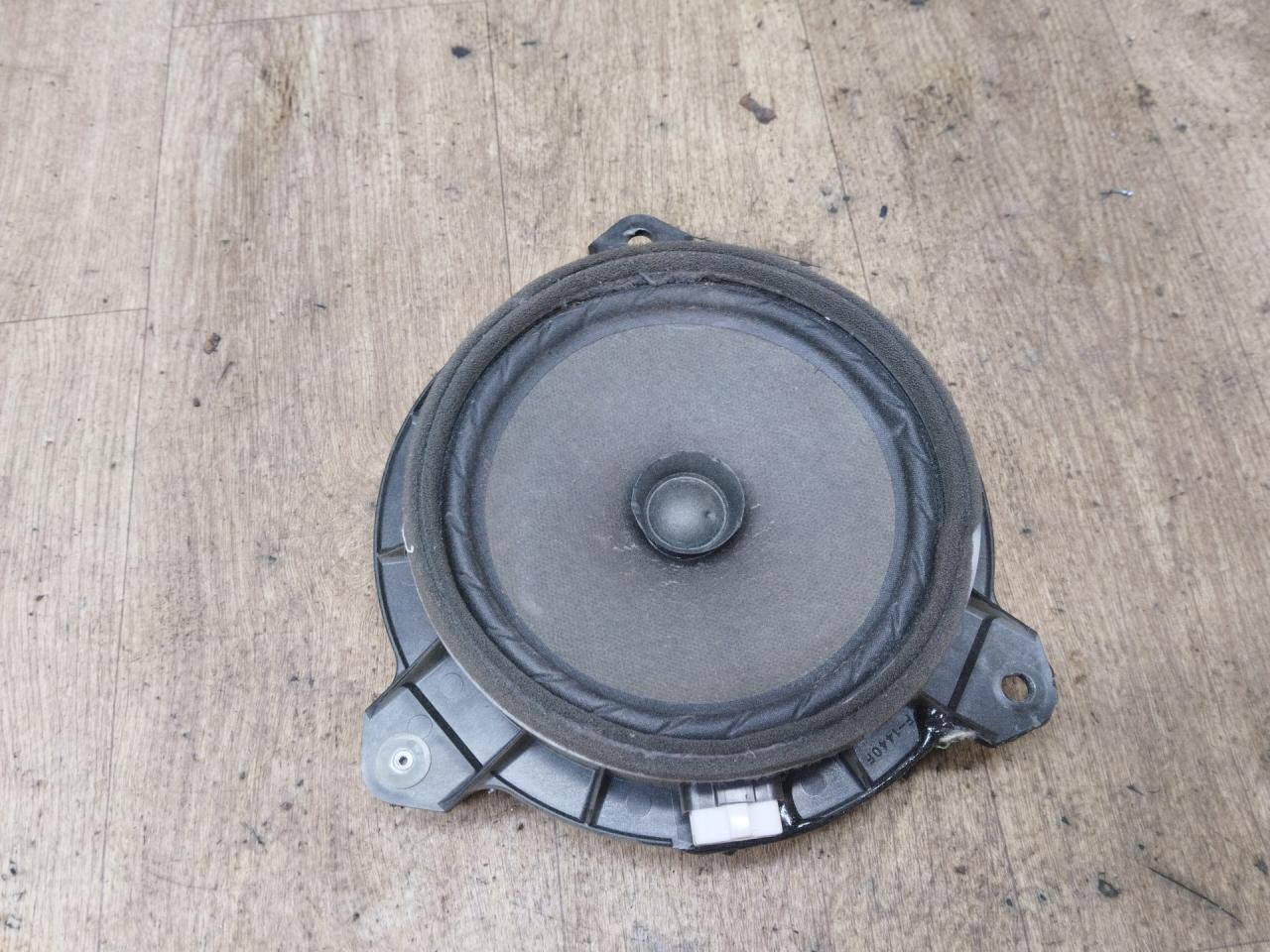 динамик двери Toyota Corolla Verso 2 поколение AR10 2007, 2.2 л., дизель, МКПП, передний привод - фото №1